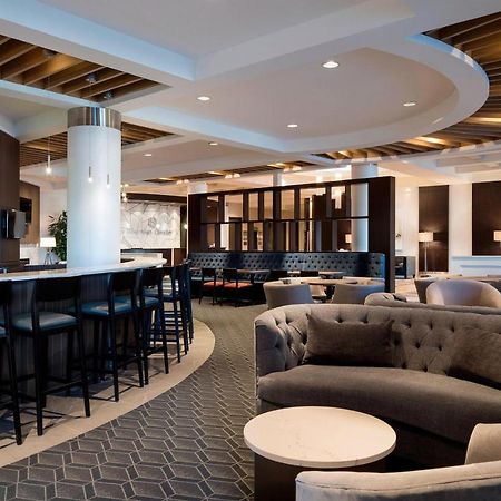 Sheraton Cavalier Calgary Hotel Экстерьер фото