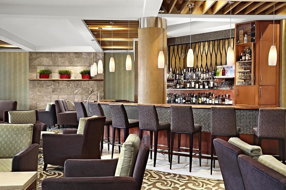 Sheraton Cavalier Calgary Hotel Экстерьер фото