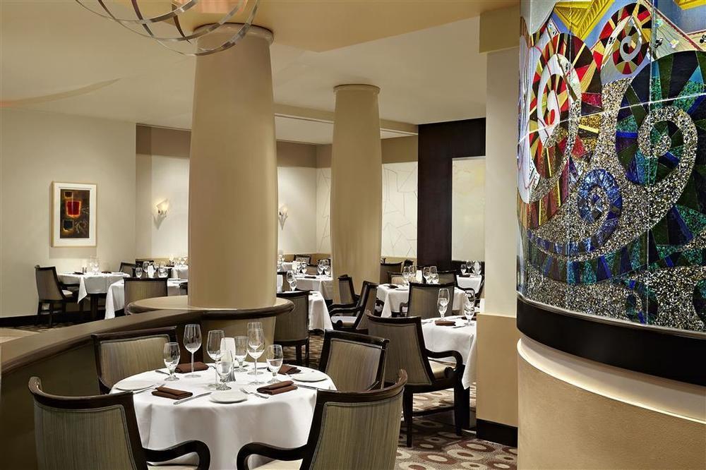 Sheraton Cavalier Calgary Hotel Ресторан фото