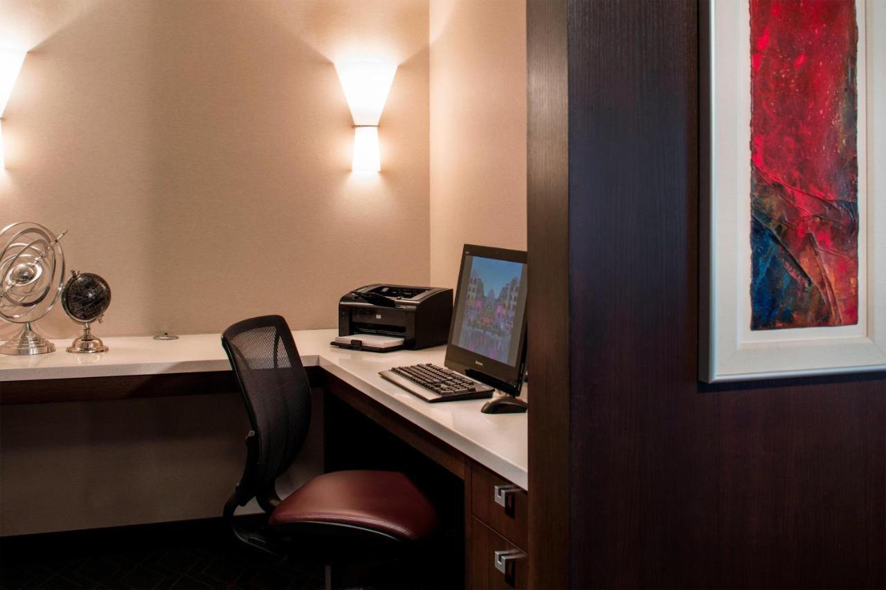 Sheraton Cavalier Calgary Hotel Экстерьер фото