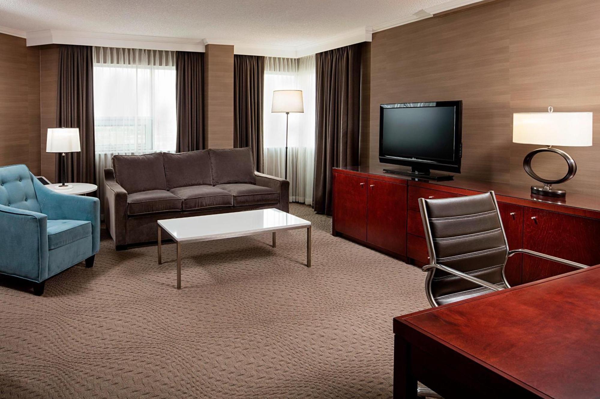 Sheraton Cavalier Calgary Hotel Экстерьер фото