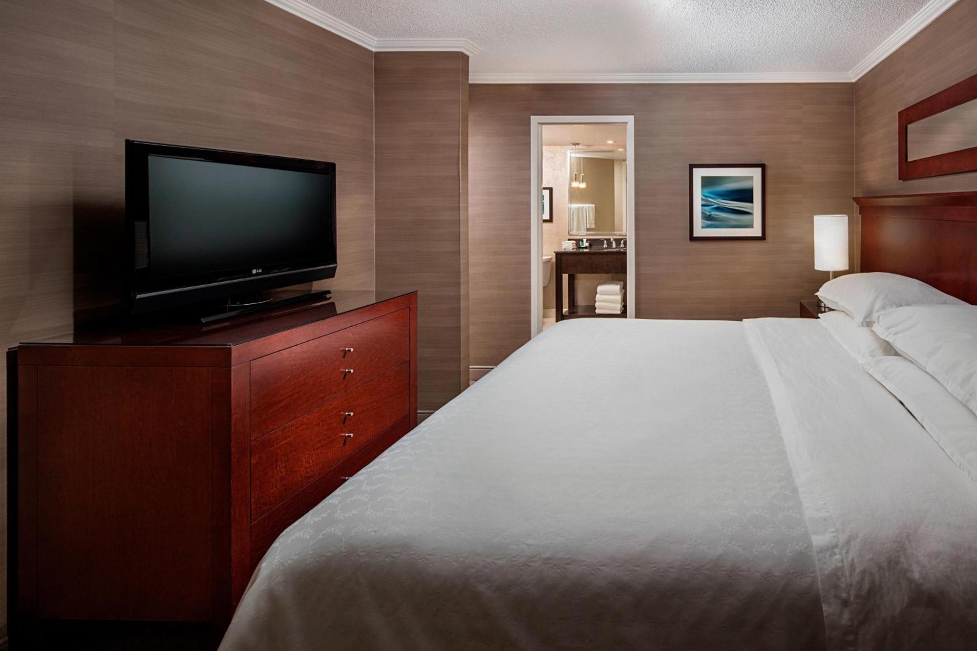 Sheraton Cavalier Calgary Hotel Экстерьер фото