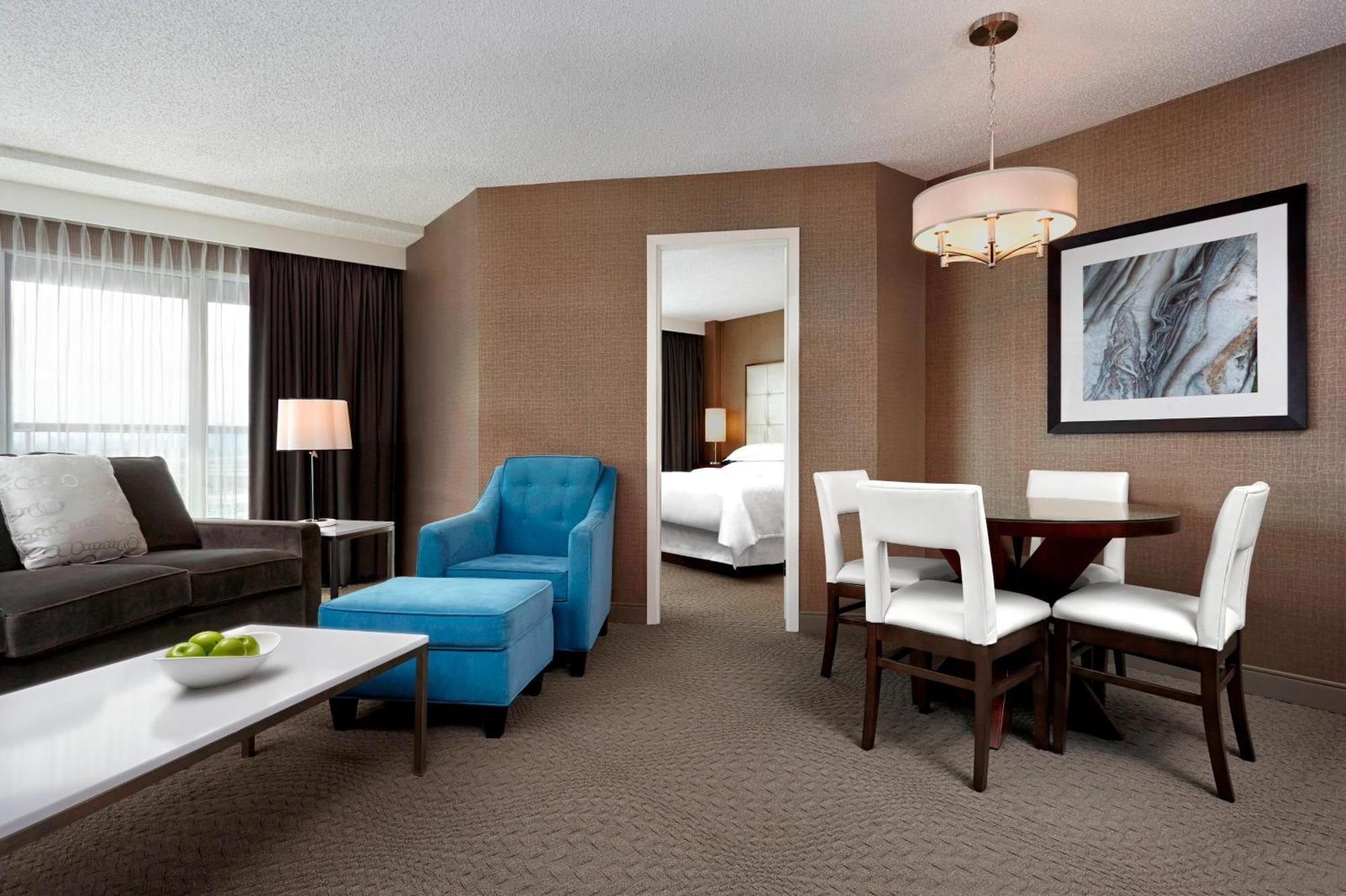 Sheraton Cavalier Calgary Hotel Экстерьер фото