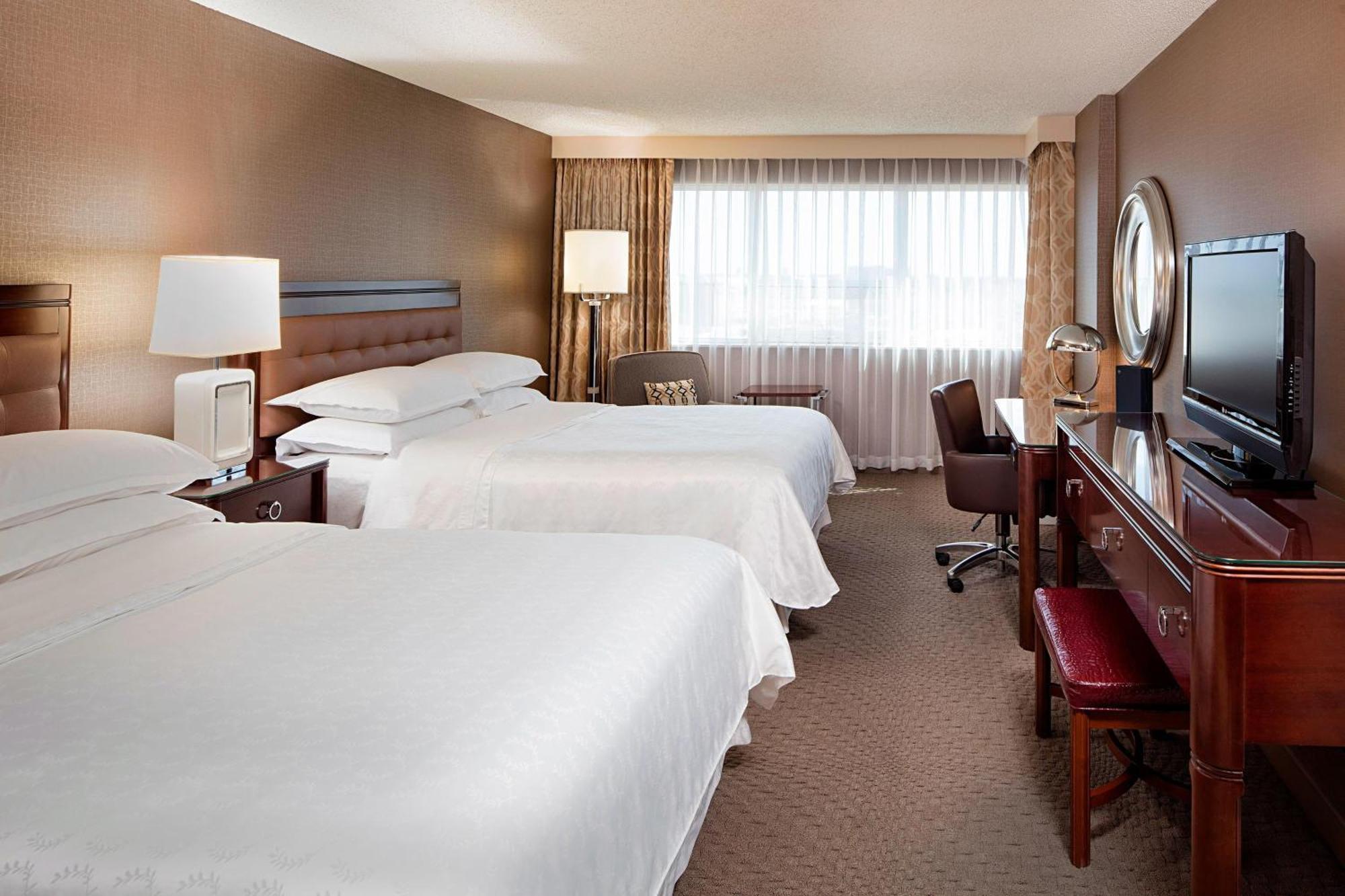 Sheraton Cavalier Calgary Hotel Экстерьер фото