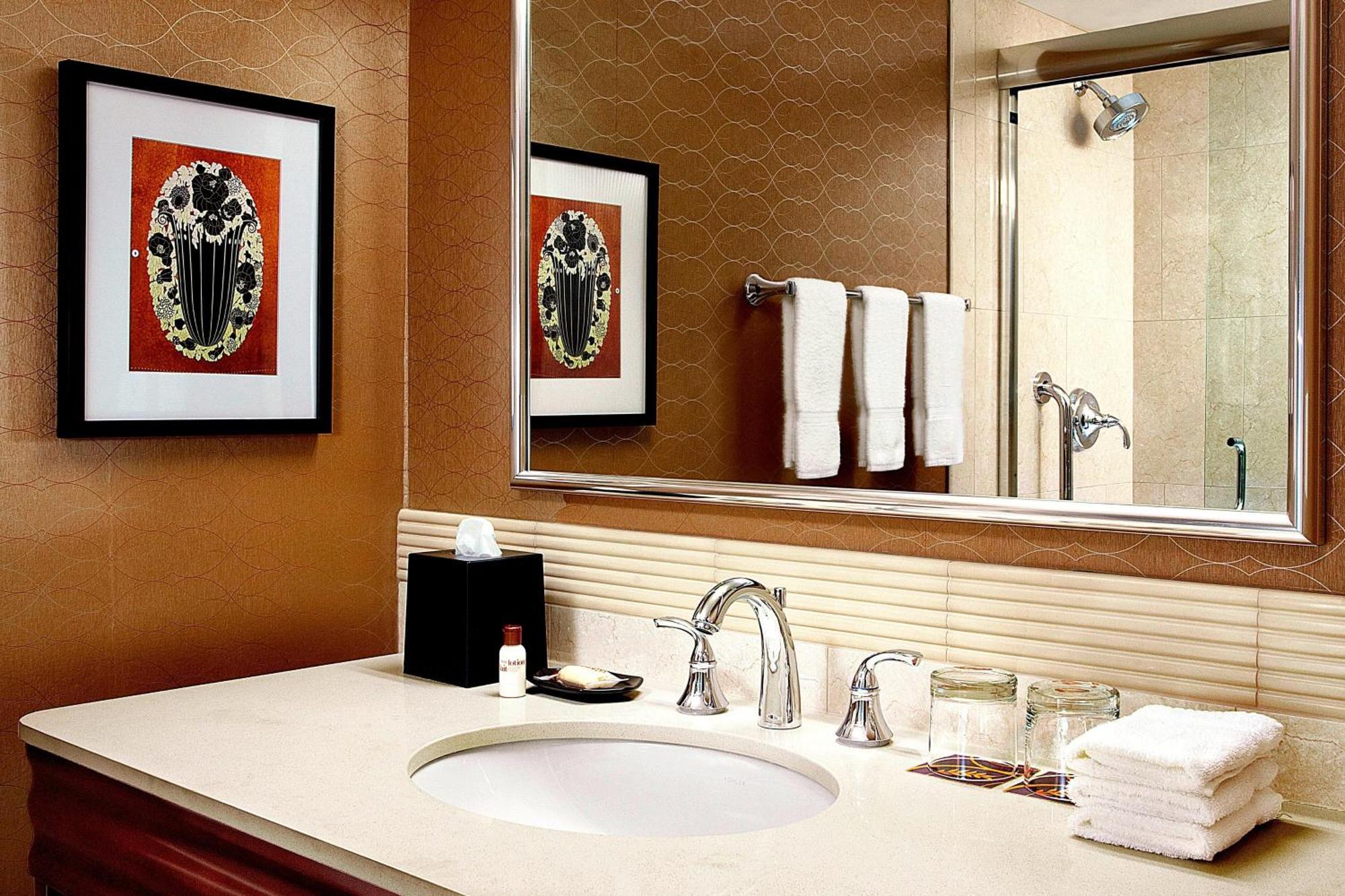Sheraton Cavalier Calgary Hotel Экстерьер фото