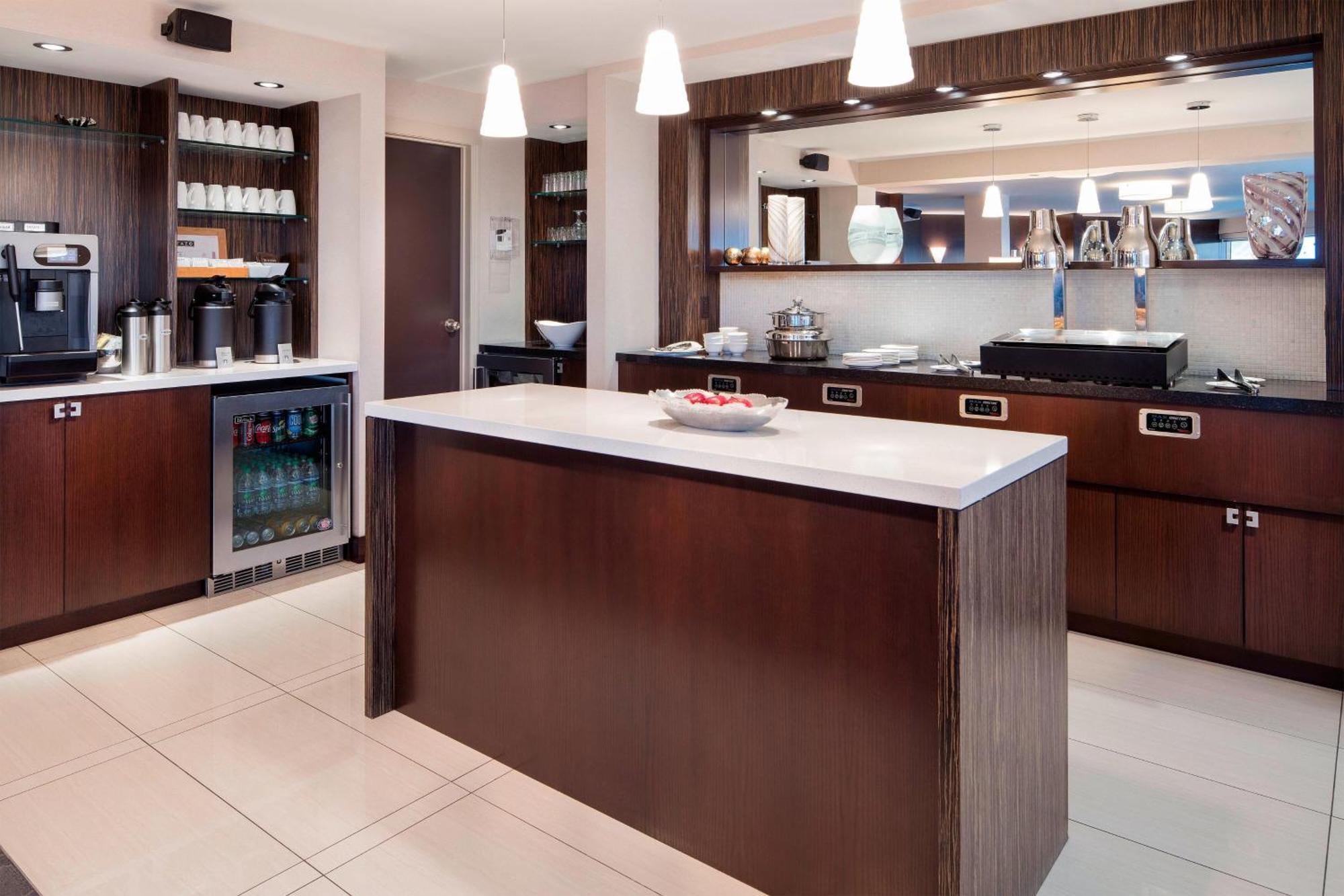 Sheraton Cavalier Calgary Hotel Экстерьер фото