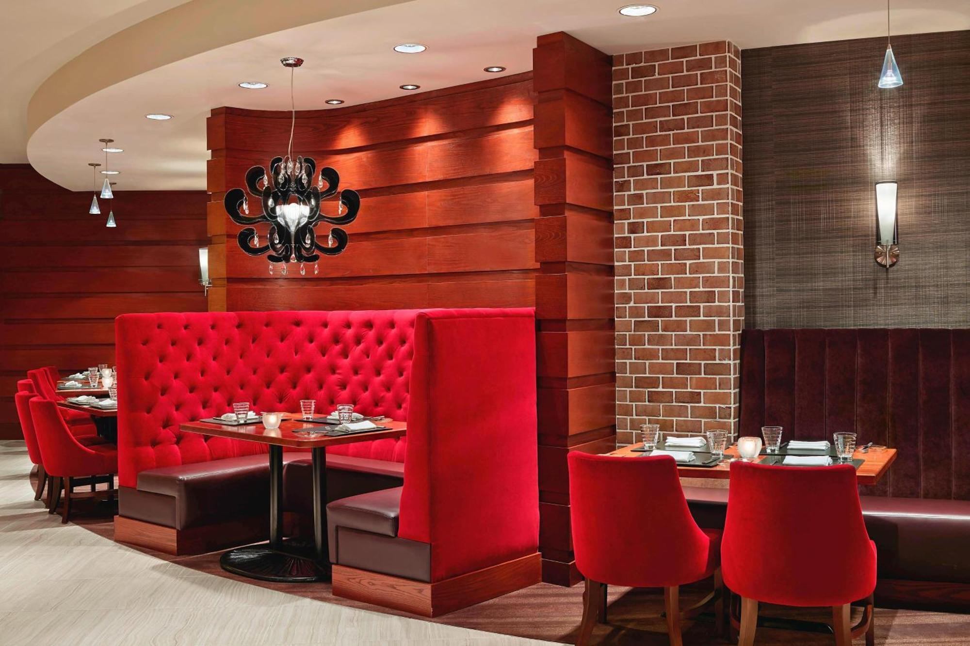 Sheraton Cavalier Calgary Hotel Экстерьер фото