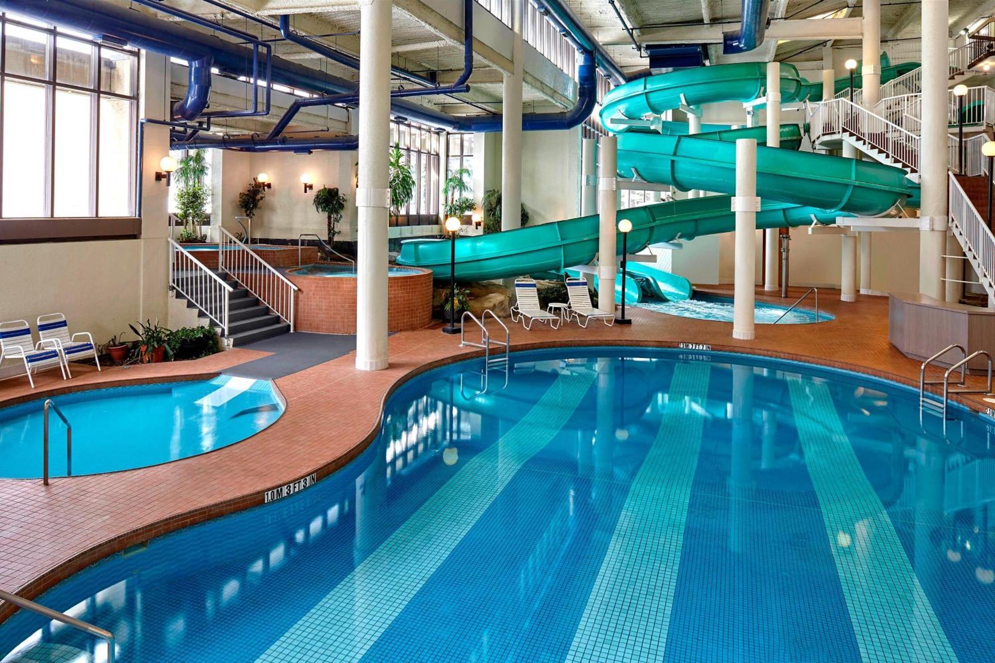 Sheraton Cavalier Calgary Hotel Экстерьер фото
