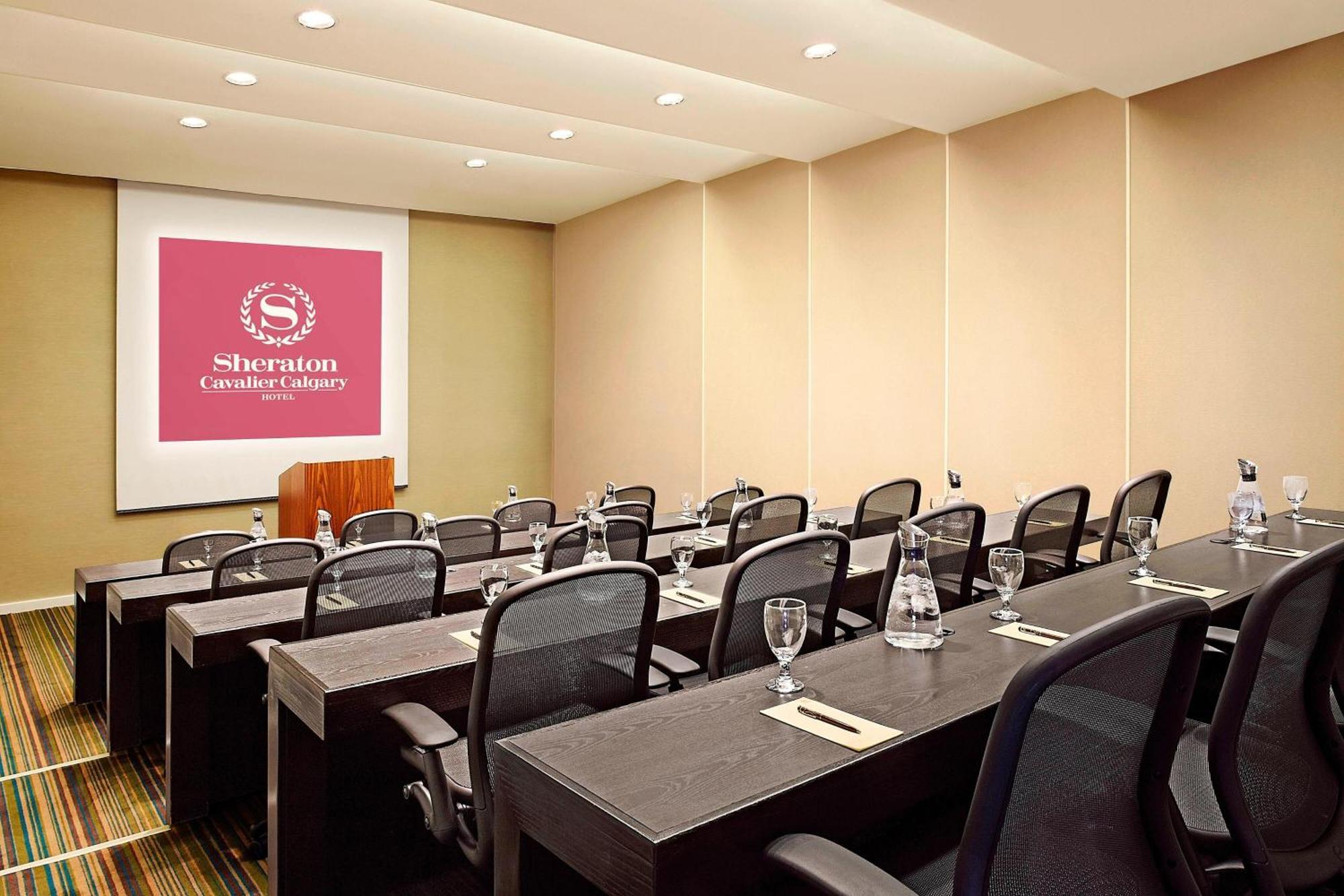 Sheraton Cavalier Calgary Hotel Экстерьер фото